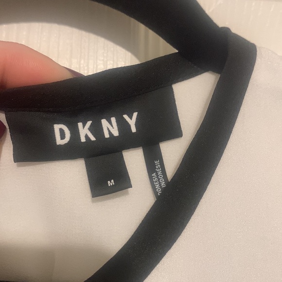 Pre-loved DKNY color block sleeveless tank. - Picture 2 of 3